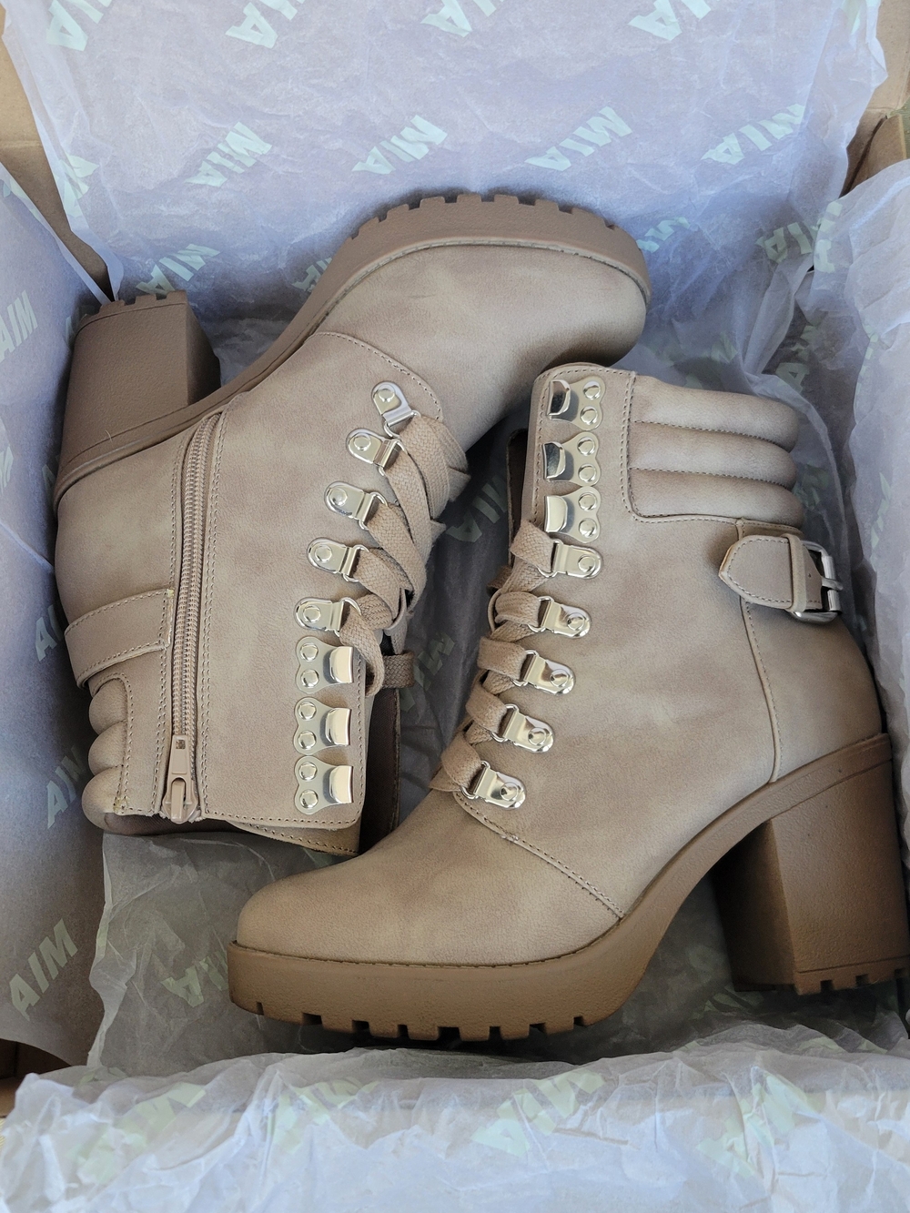 MIA Annamaria Tan Lace-Up Chunky Heel Ankle Combat Boots Sz 6